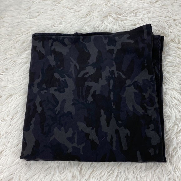 NWT Lululemon Incognito Camo Vinyasa‎ Scarf - Picture 5 of 5